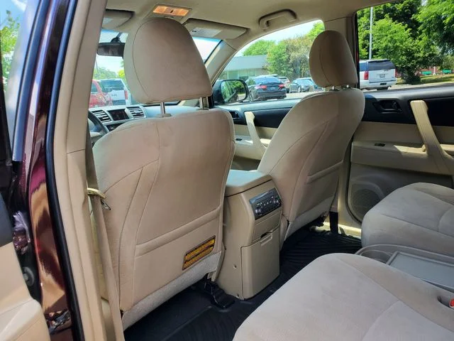 Used 2013 Red Toyota Base image 10