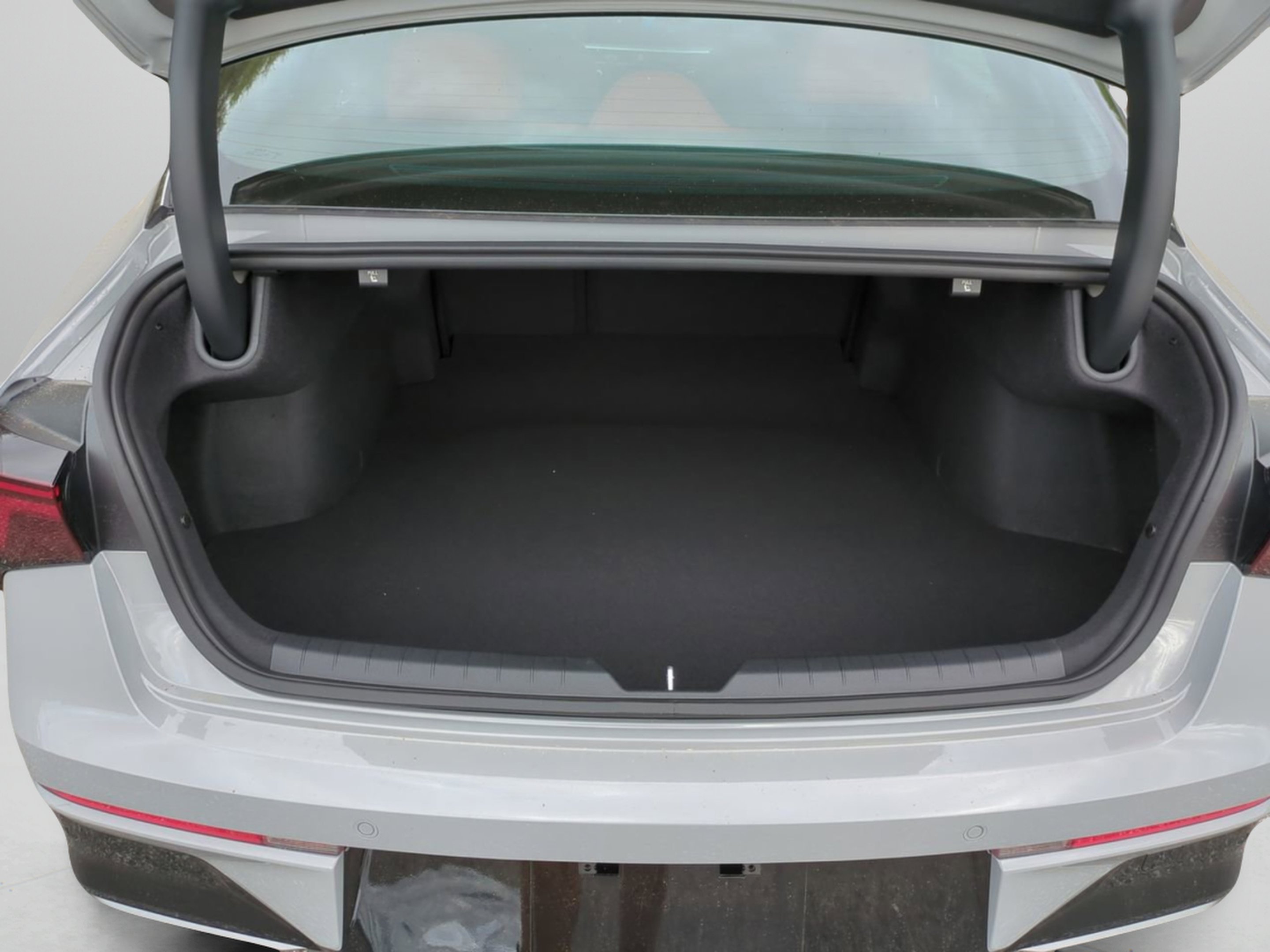 New 2026 Wolf Gray Kia GT-Line image 30