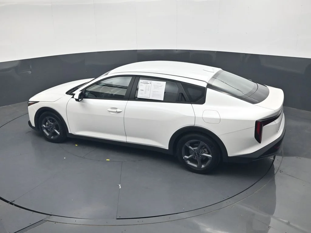 Used 2025 White Kia LXS image 28