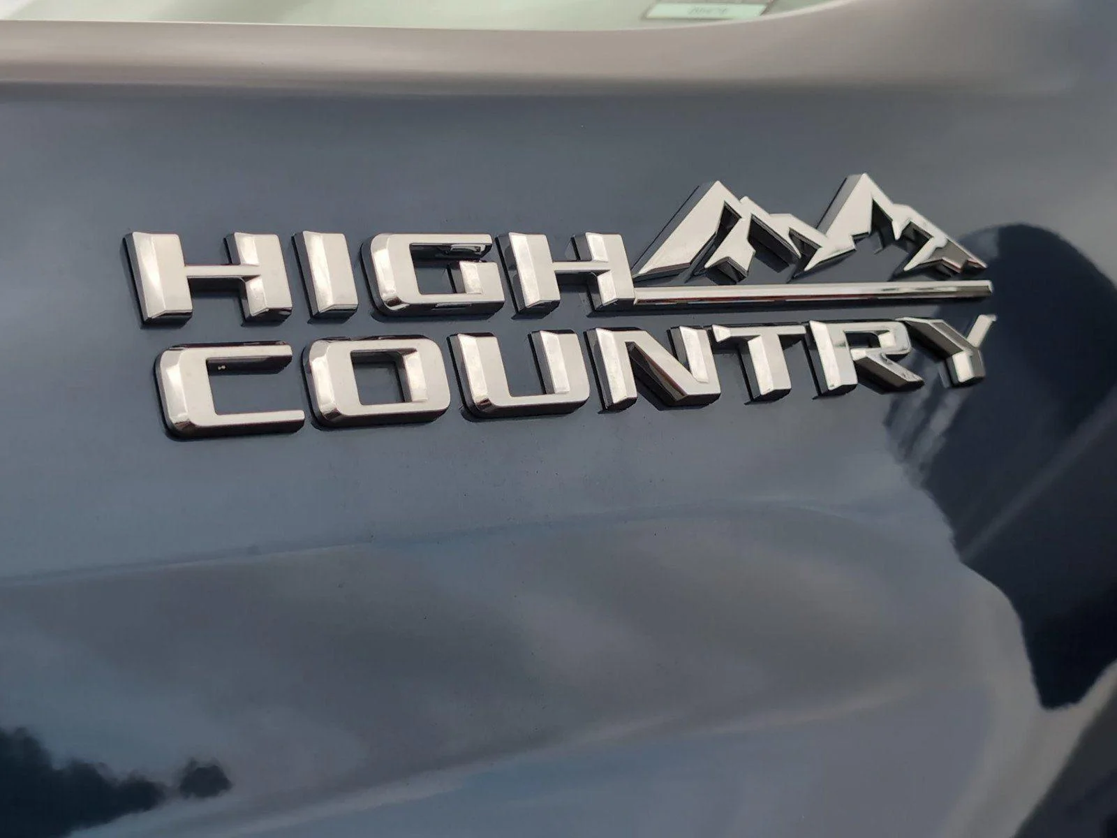 Used 2022 Northsky Blue Metallic Chevrolet High Country image 19