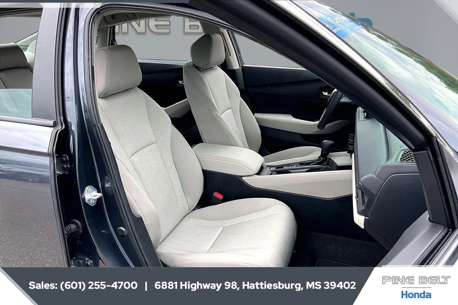 Used 2025 Meteorite Gray Metallic Honda LX image 6