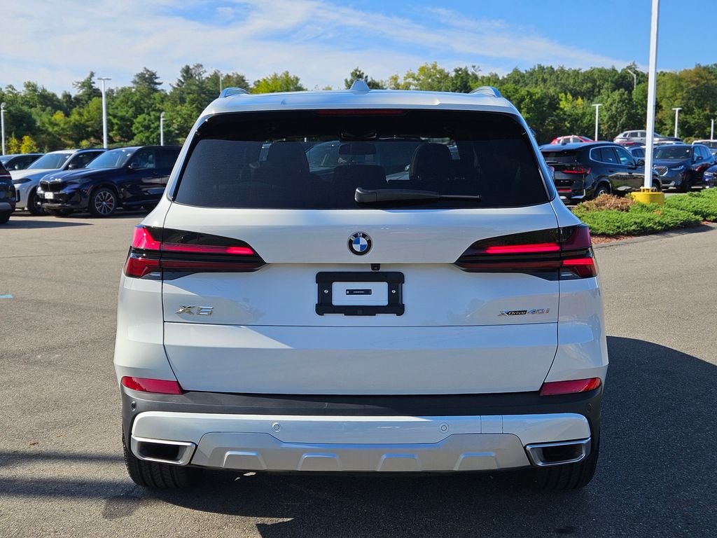 Certified Used 2026 Alpine White BMW xDrive40i image 6