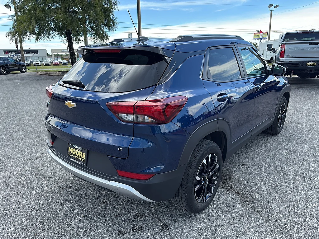Used 2023 Blue Glow Metallic Chevrolet  image 5