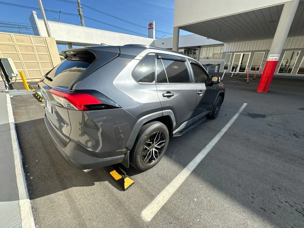 Used 2021 Gray Toyota XLE image 5