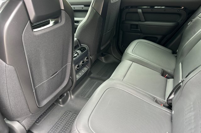 New 2026 Narvik Black Land Rover  image 11