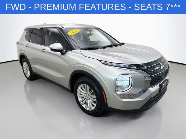2024 Mitsubishi Outlander ES 2WD's photo