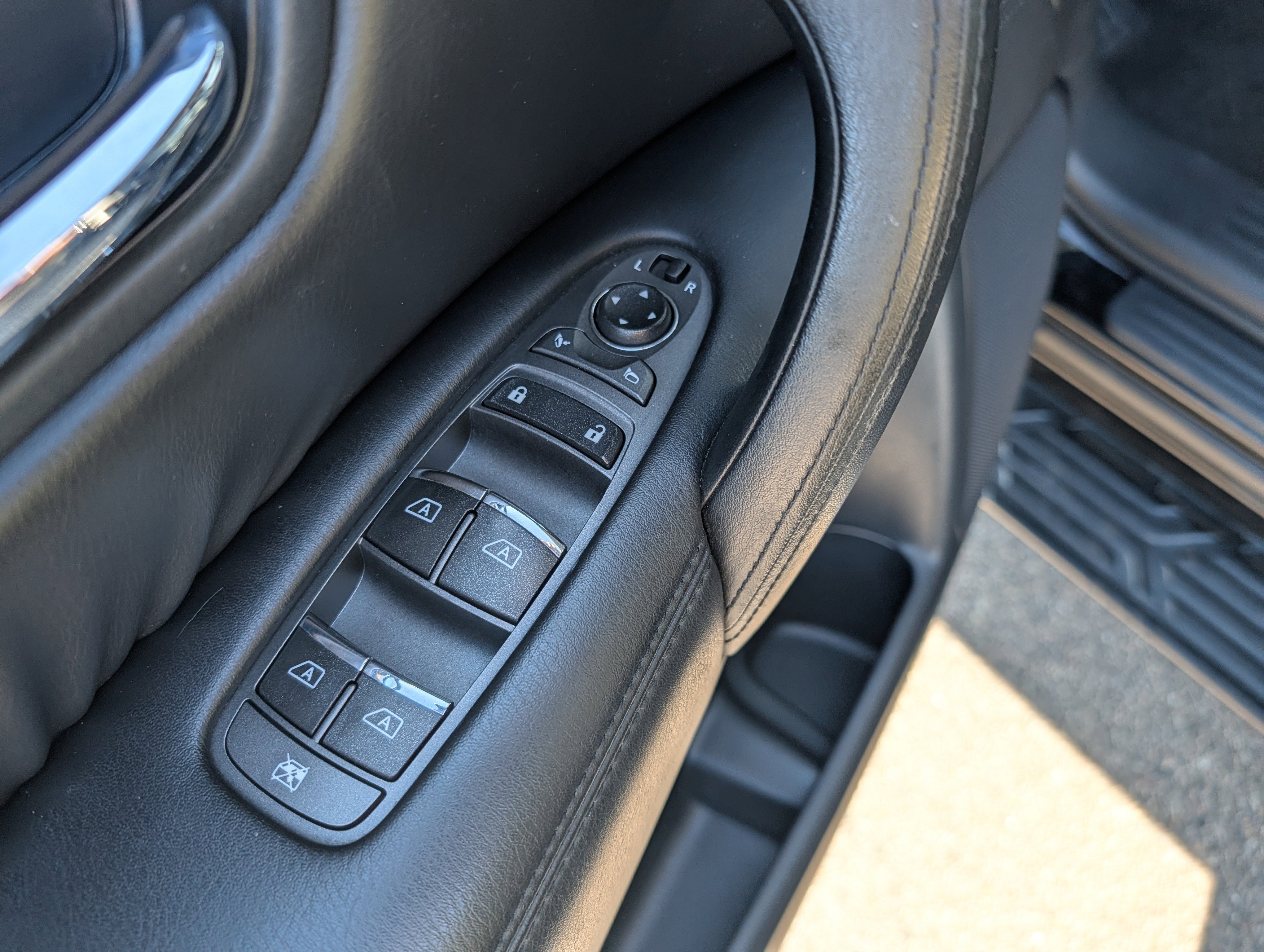 2021 Nissan Armada SV - Photo 23