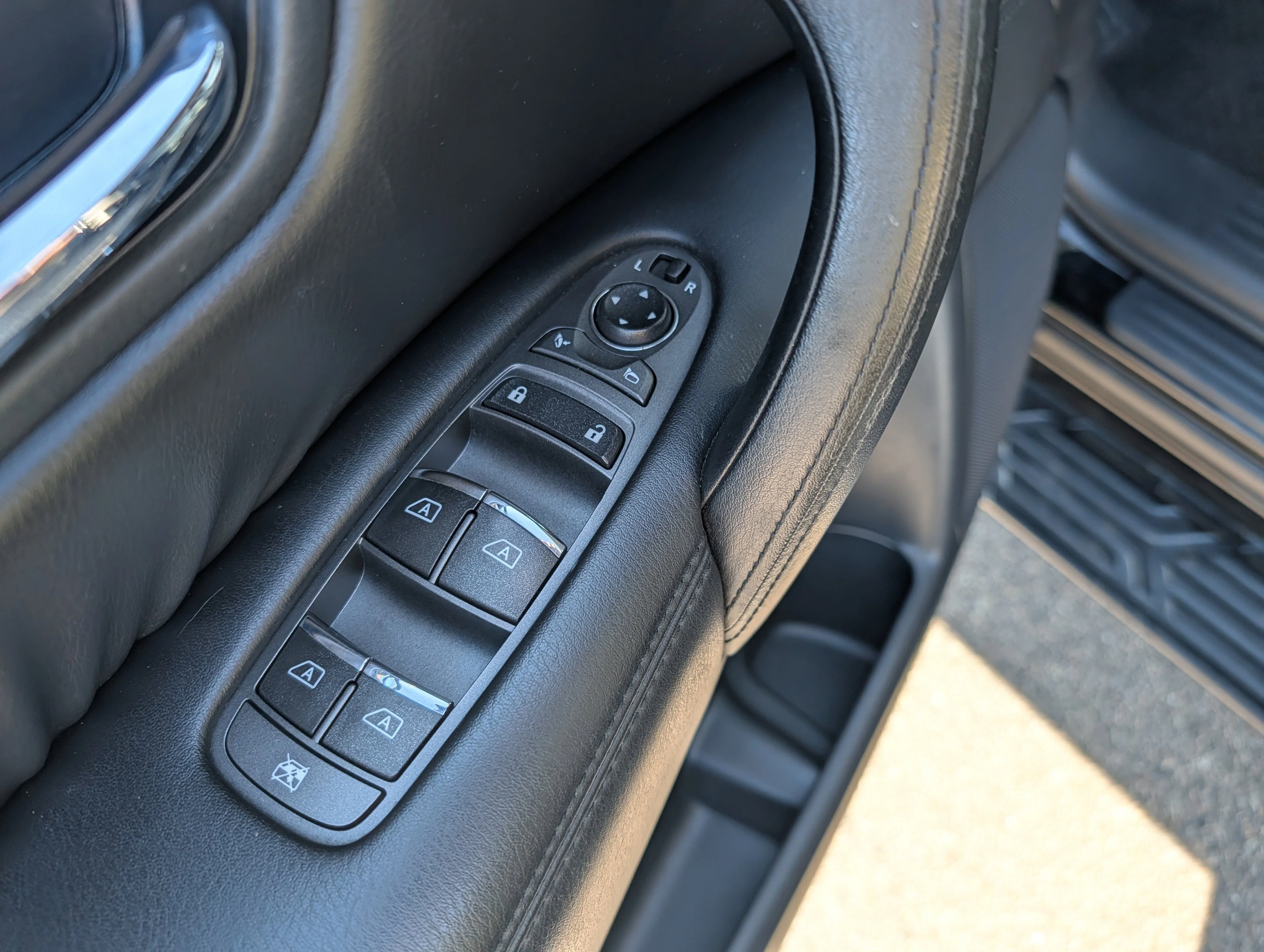2021 Nissan Armada SV - Photo 23