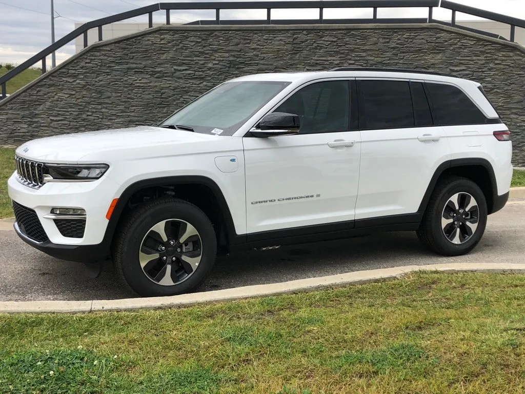 New 2024 White Jeep 4xe image 8