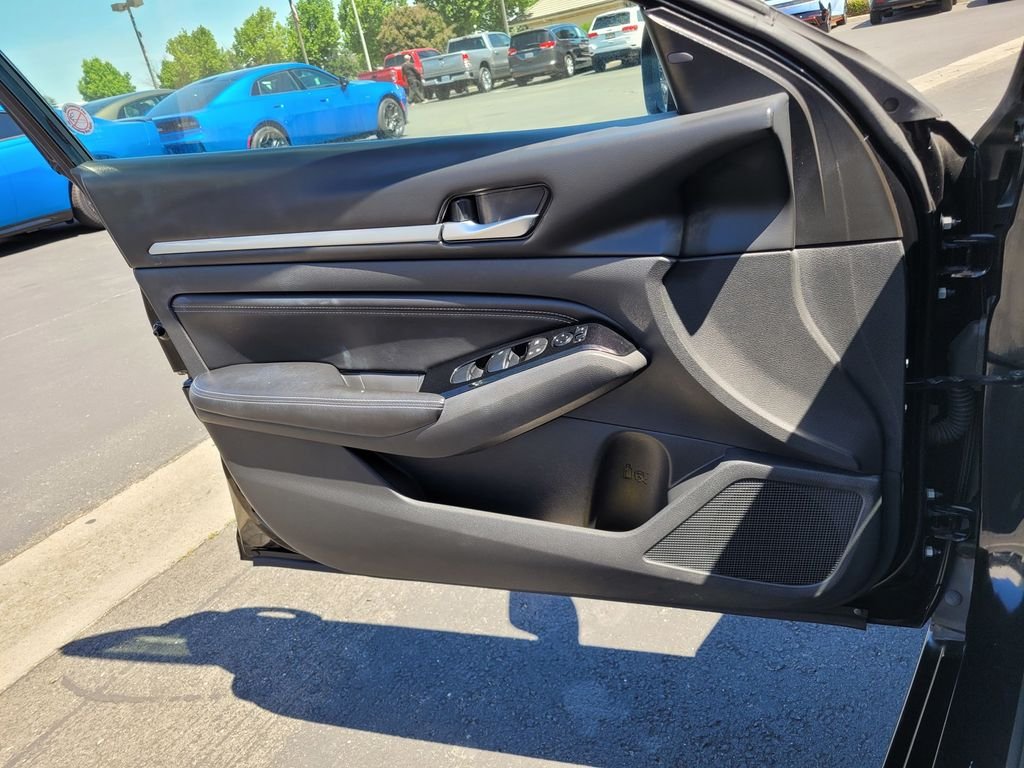 Used 2023 Black Nissan 2.5 SL image 27