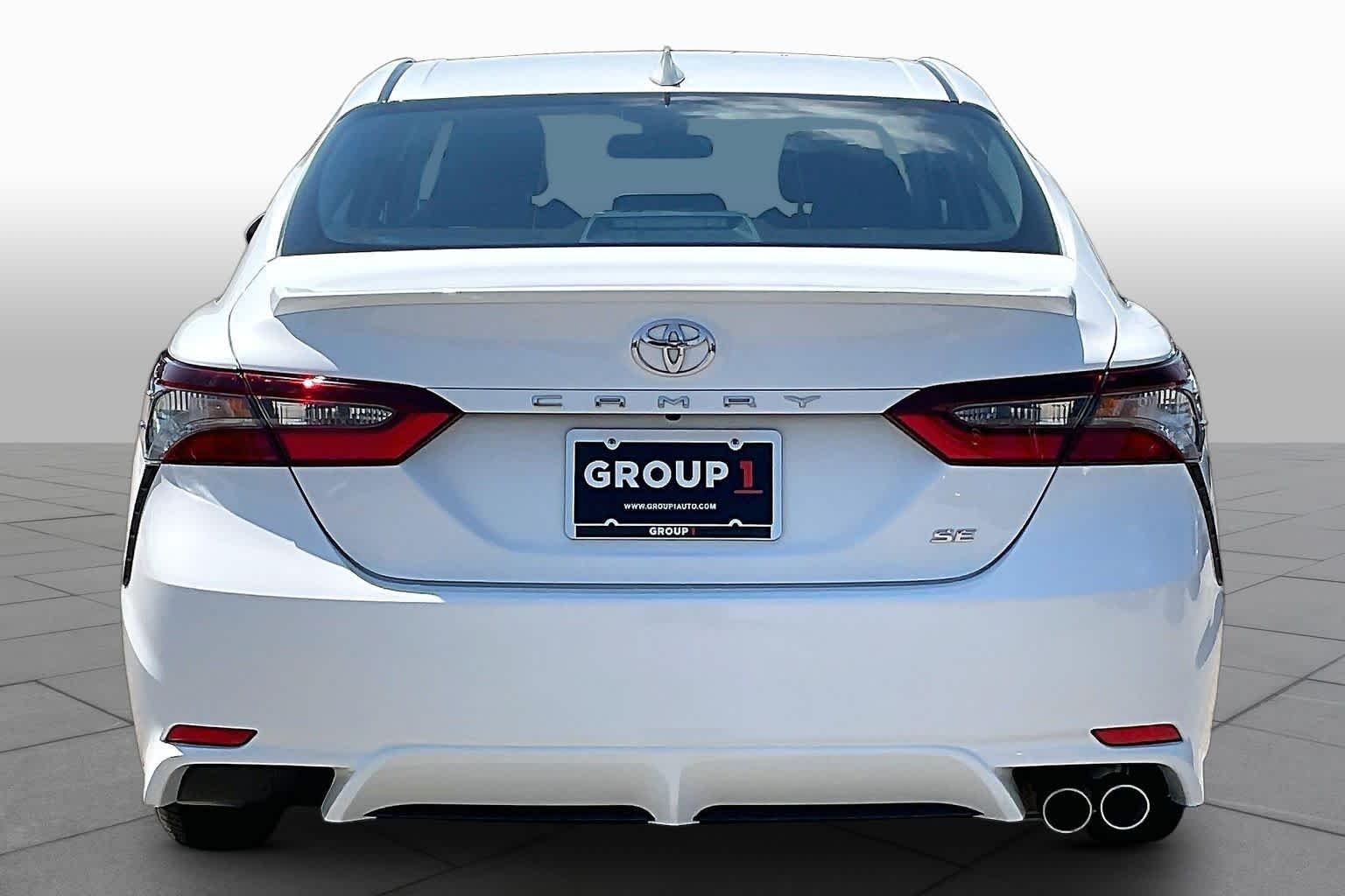 Used 2024 Ice Cap Toyota SE image 5