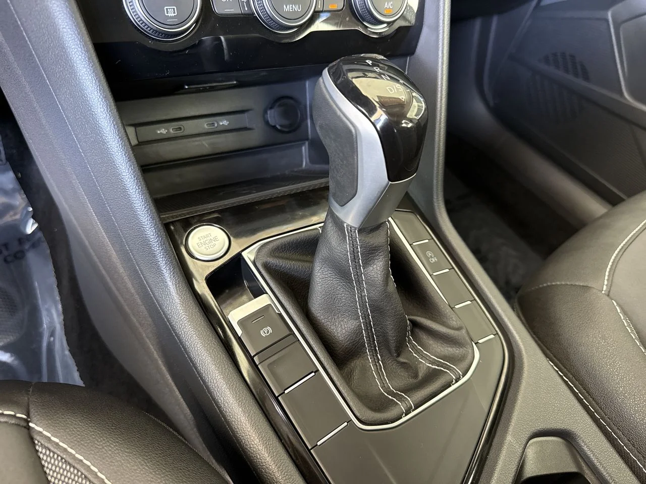 Used 2024 Pure White Volkswagen SE w/ Sunroof image 15