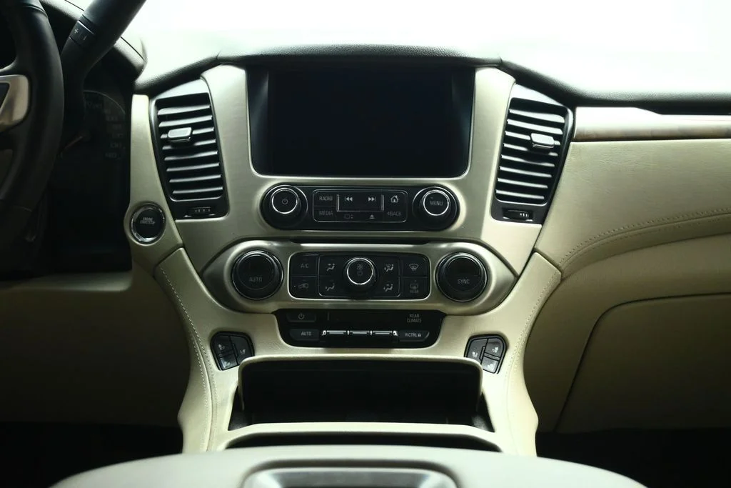 Used 2020 Silver GMC Denali image 38