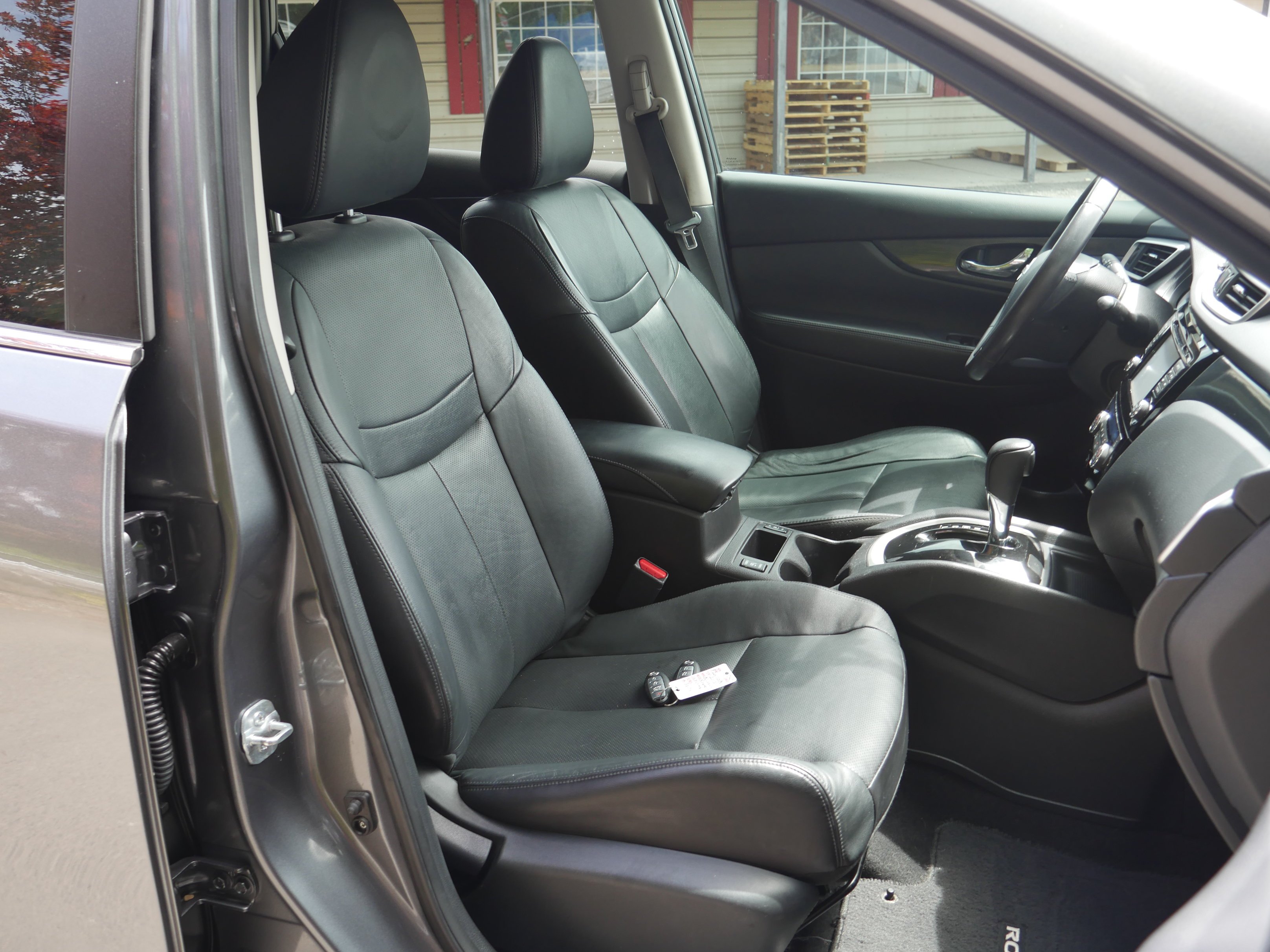 Used 2015 Gun Metallic Nissan SL image 23