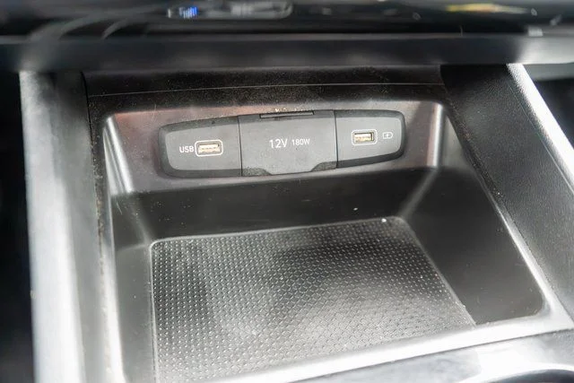Used 2022 Green Hyundai SEL image 29