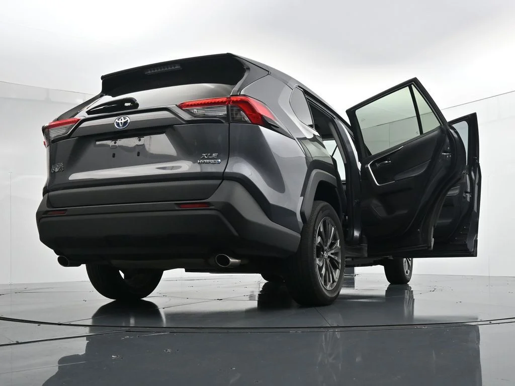 Used 2022 Gray Toyota XLE Premium image 37