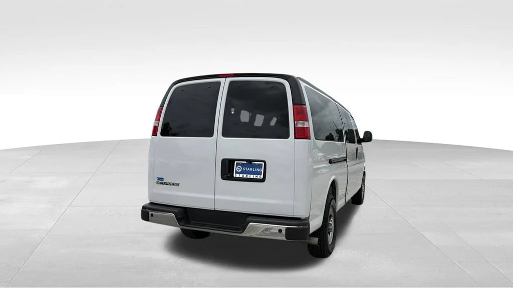 Used 2025 Summit White Chevrolet 1LT image 8