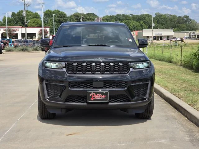 New 2026 Diamond Black Crystal Pearl-Coat Exterior Paint Jeep Altitude image 2