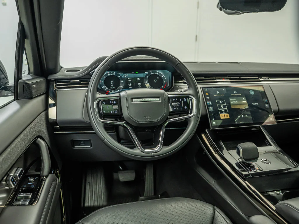 Used 2026 Fuji White Land Rover SE image 33