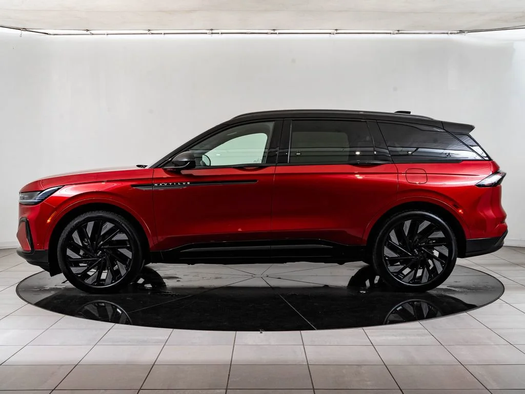 Used 2024 Red Carpet Metallic Tinted Clearcoat Lincoln Reserve image 5