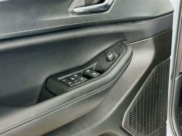 Used 2024 White Jeep Altitude image 17
