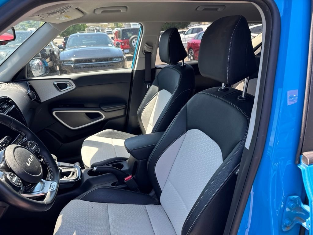 Used 2023 Surf Blue w/Black Roof Kia GT-Line image 4