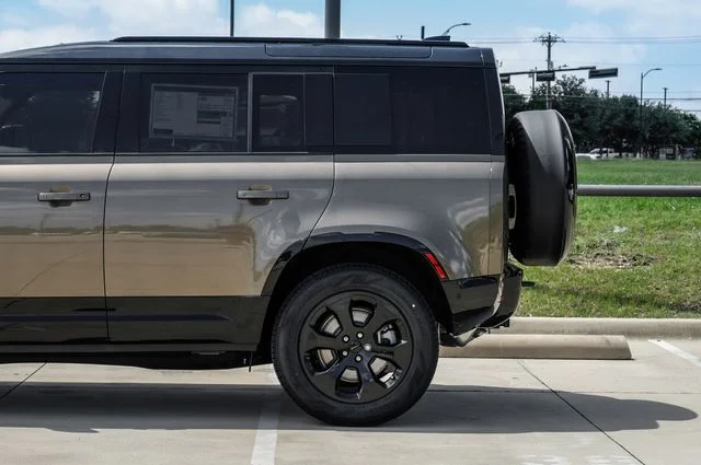 New 2026  Land Rover X-Dynamic SE image 16