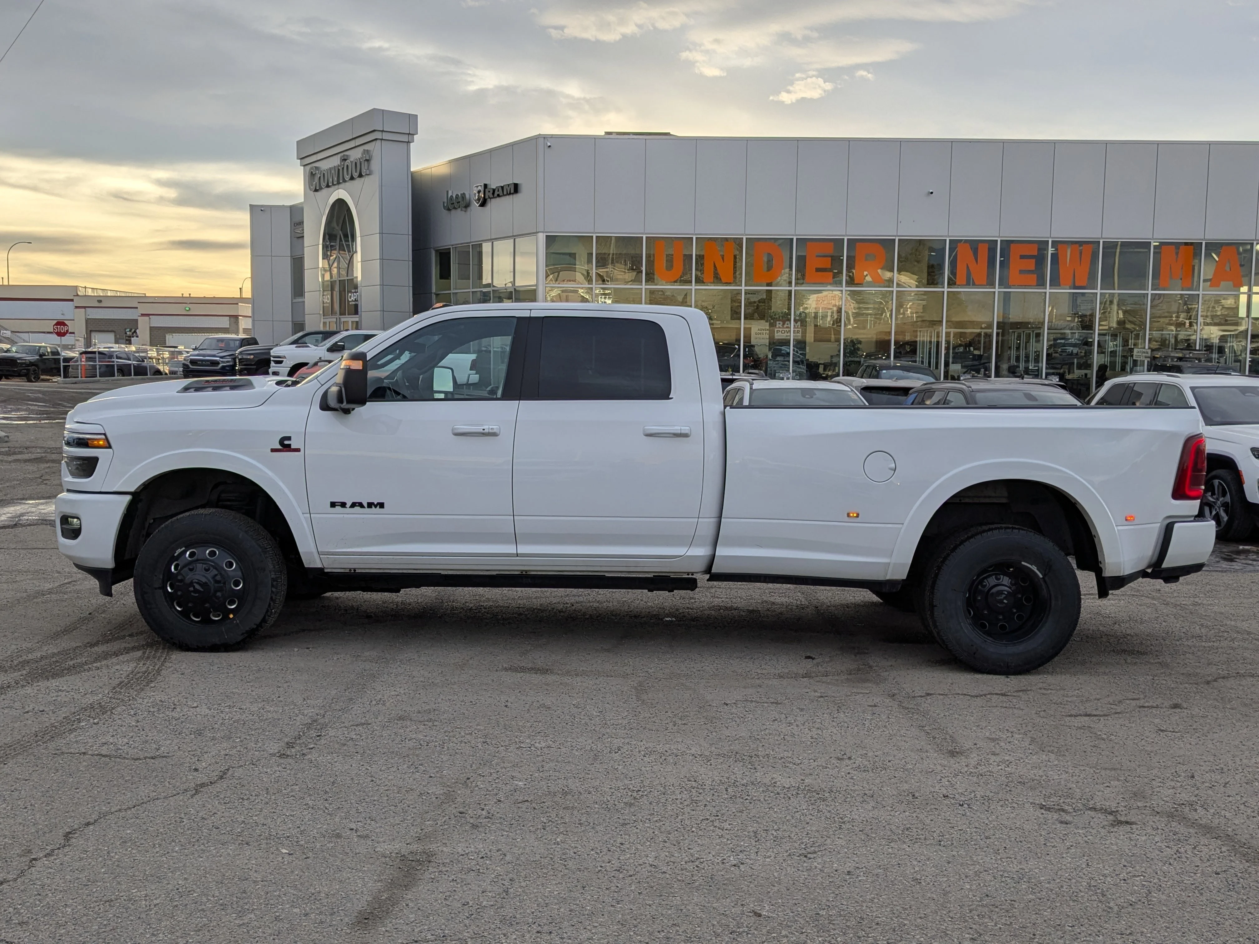 New 2026 White RAM Limited - Dually Max Tow Grp - Night Edition - Power Sunroof & Tons More! image 5