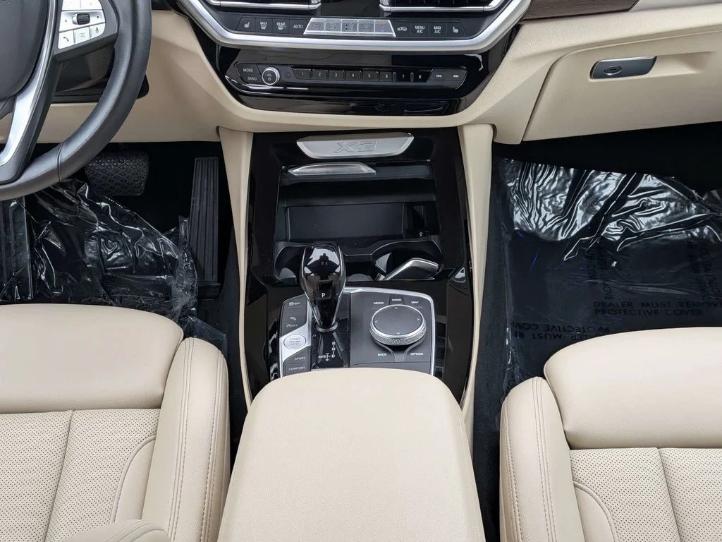 Used 2022 White BMW sDrive30i image 19