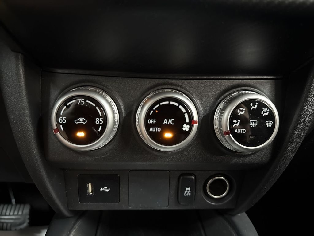 Used 2023  Mitsubishi  image 19