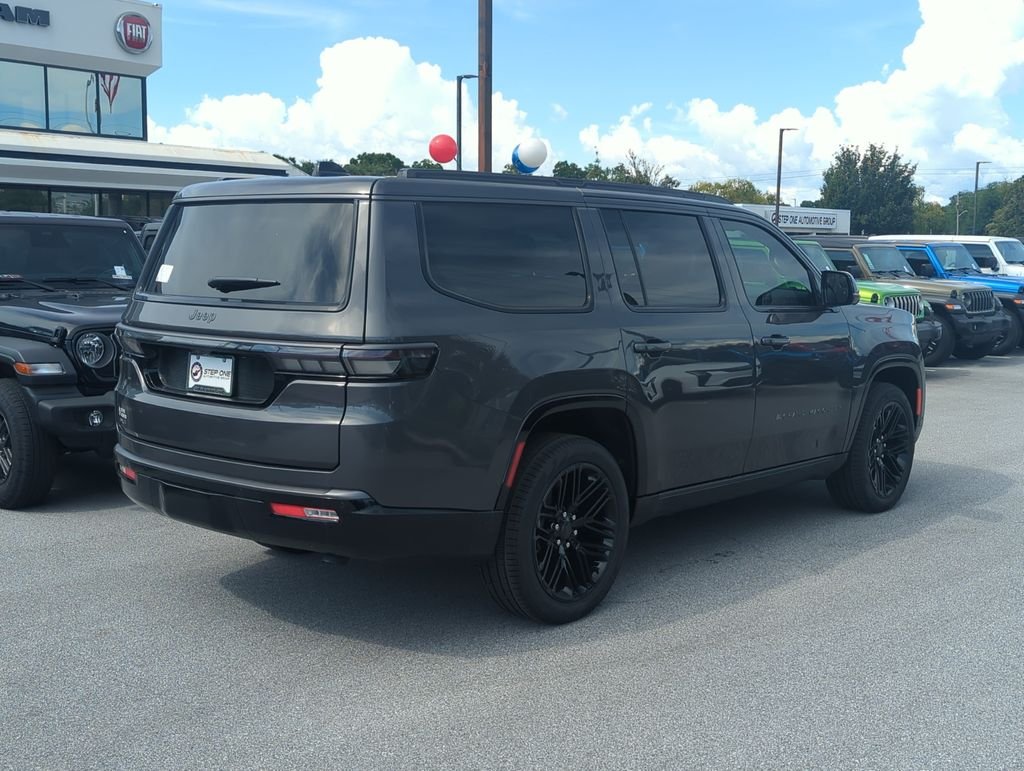New 2026 Baltic-Gray Metallic Clear-Coat Exterior Paint Jeep Limited Reserve image 7