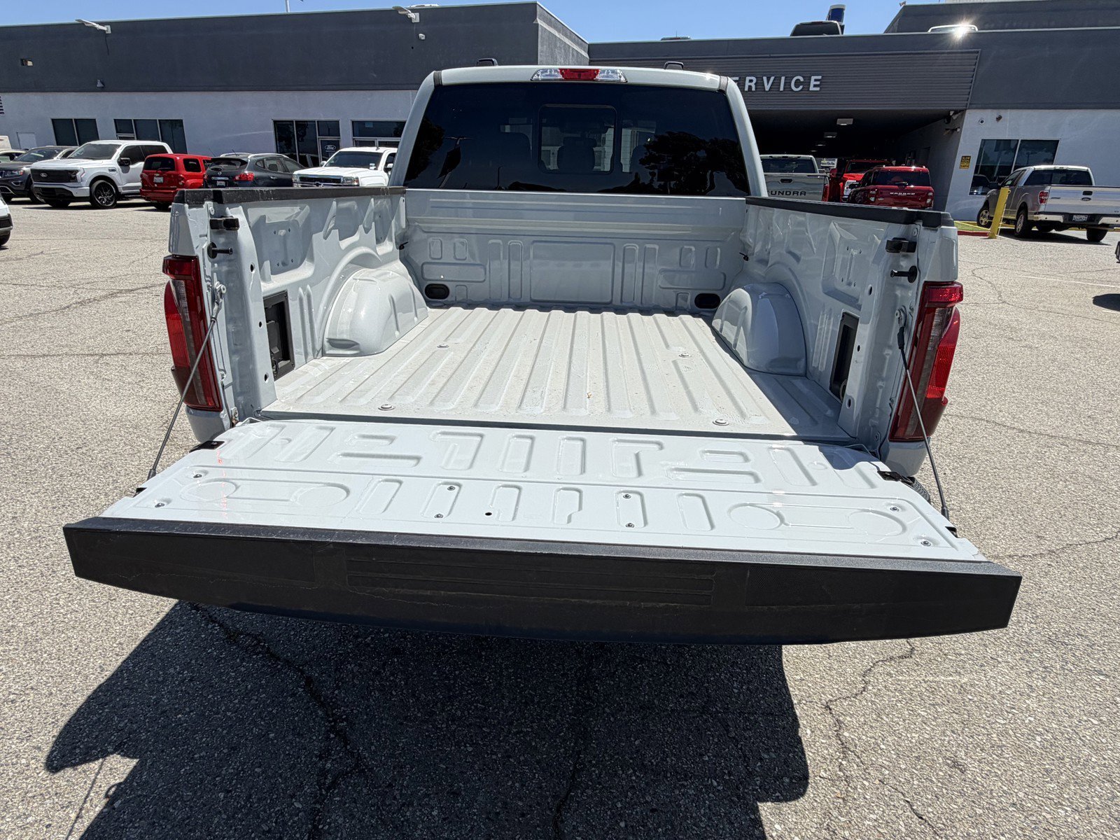 New 2026 Avalanche Ford XLT image 15