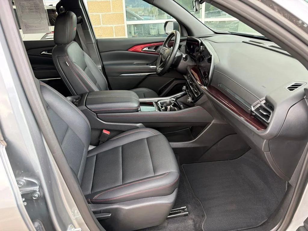 Used 2025 Gray Chevrolet Z71 image 23