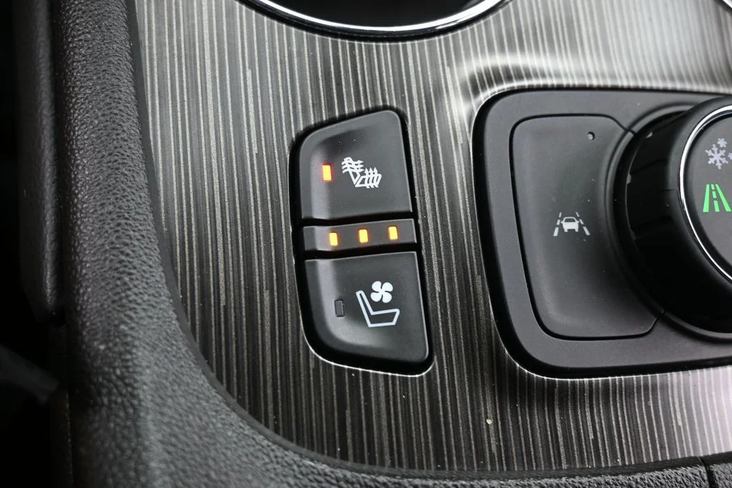 Used 2023 Sterling Metallic GMC SLT image 33