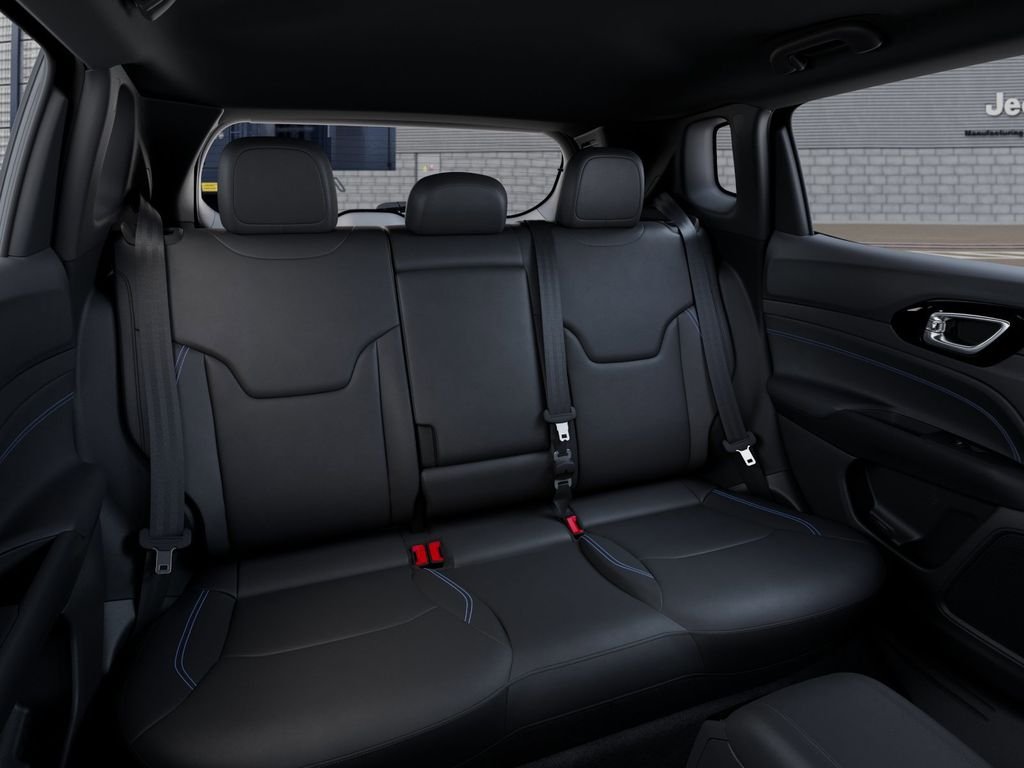 New 2026 Diamond Black Crystal Pearl-Coat Exterior Paint Jeep Limited image 15