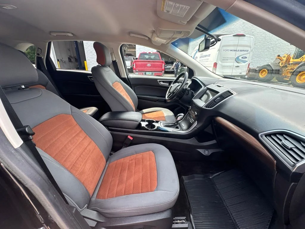 Used 2018 Shadow Black Ford SEL image 29