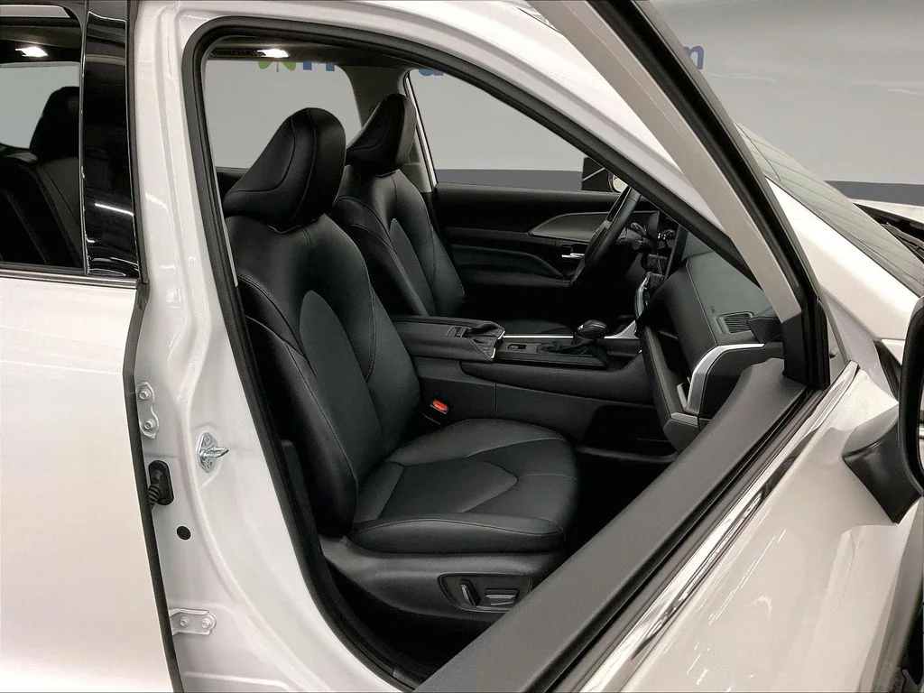 Used 2025 Beige Toyota XLE image 10