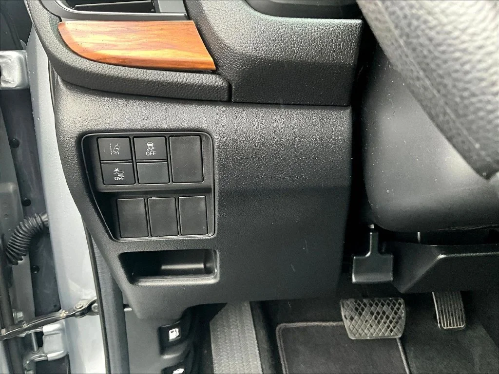 Used 2021 Silver Honda EX image 17