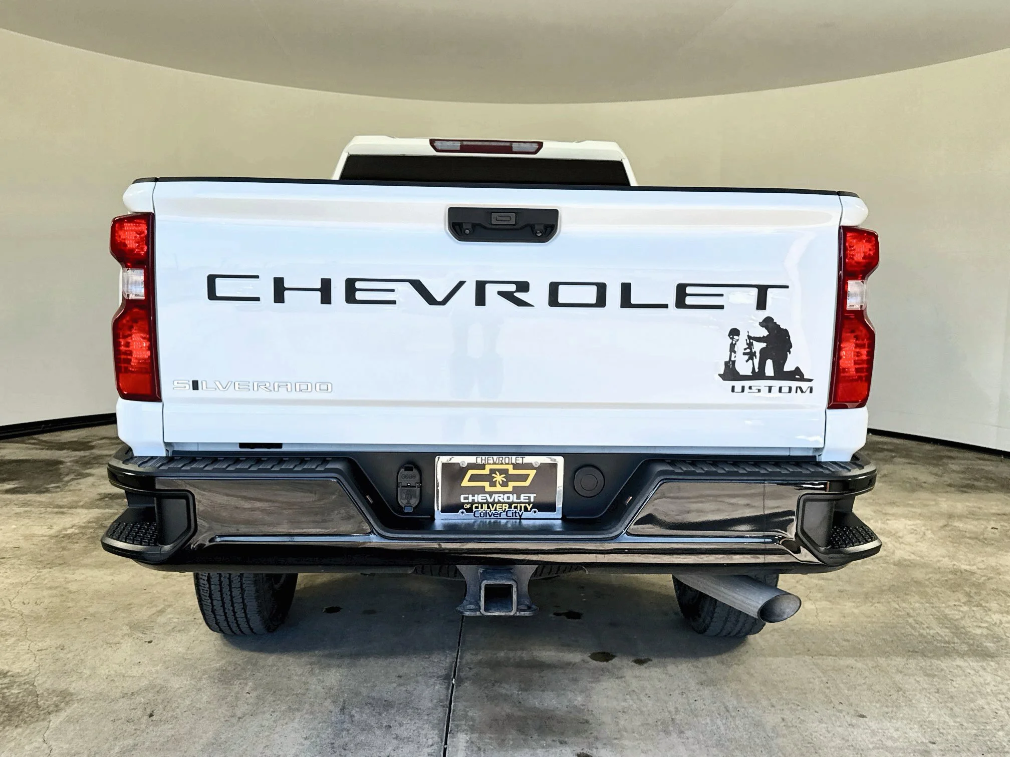 Used 2022 SUMMIT WHITE Chevrolet Custom image 7