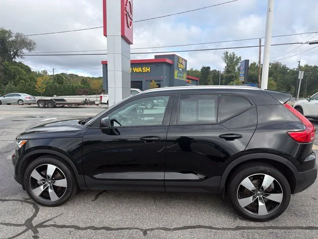 Used 2020 Black Volvo Momentum image 8
