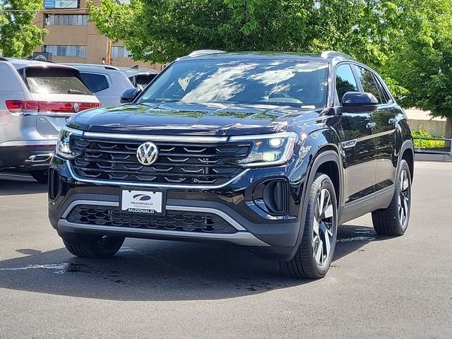 New 2026 Black Volkswagen 2.0T SE w/Technology image 4