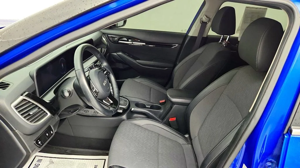 Used 2024 Neptune Blue Kia S IVT FWD image 19