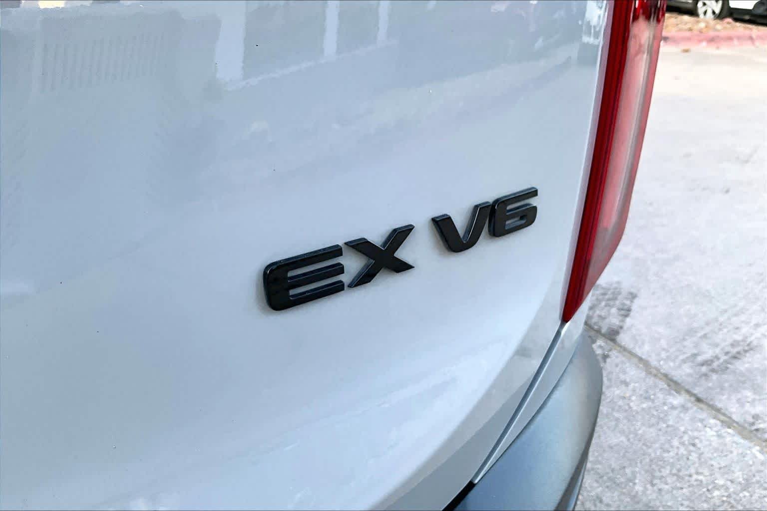 Used 2021 Wolf Gray Kia EX image 10