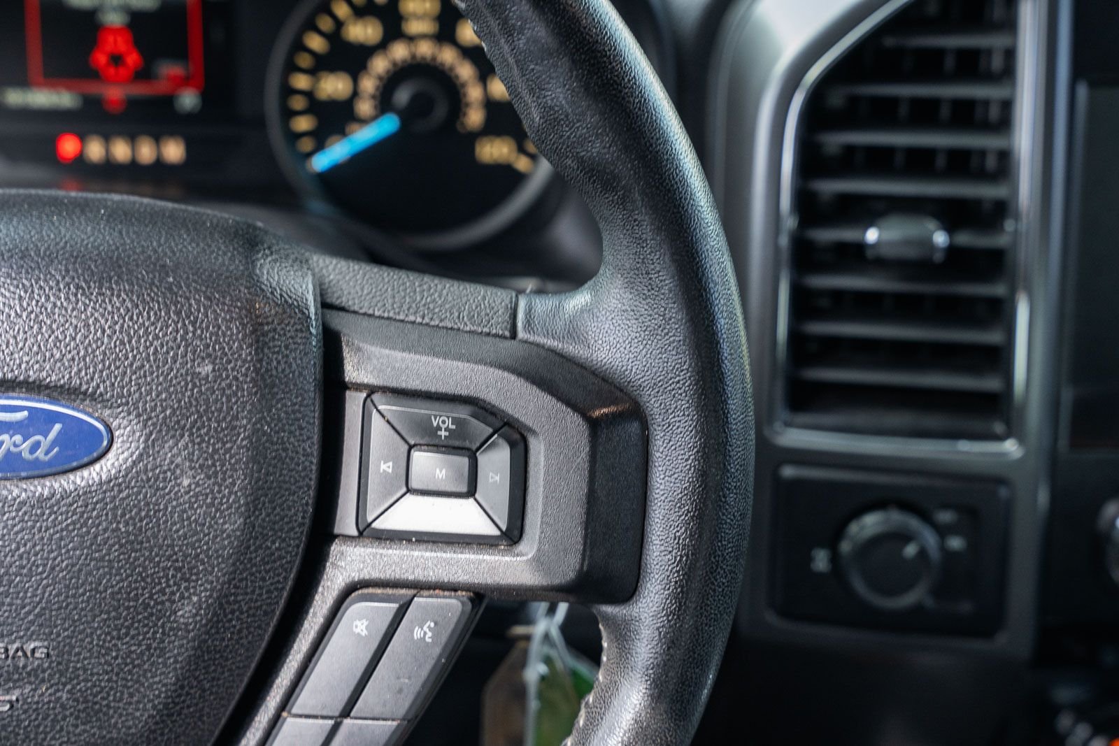 Used 2018 Black Ford XLT image 27