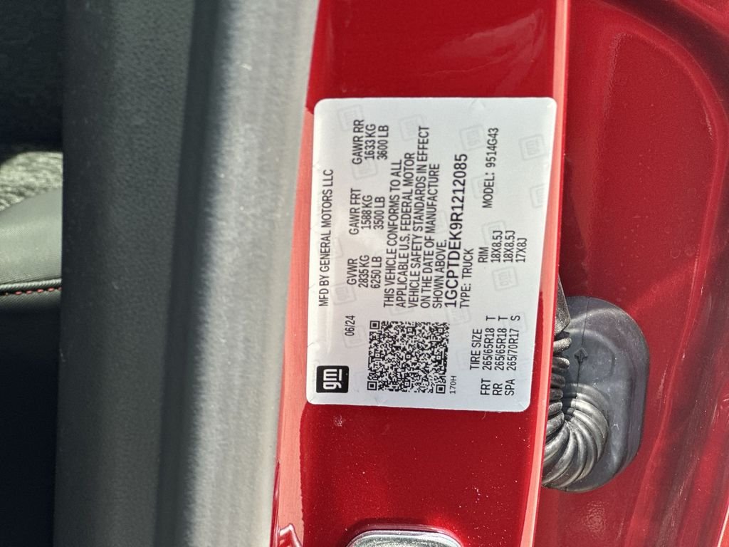 Used 2024 Radiant Red Tintcoat Chevrolet Z71 image 33
