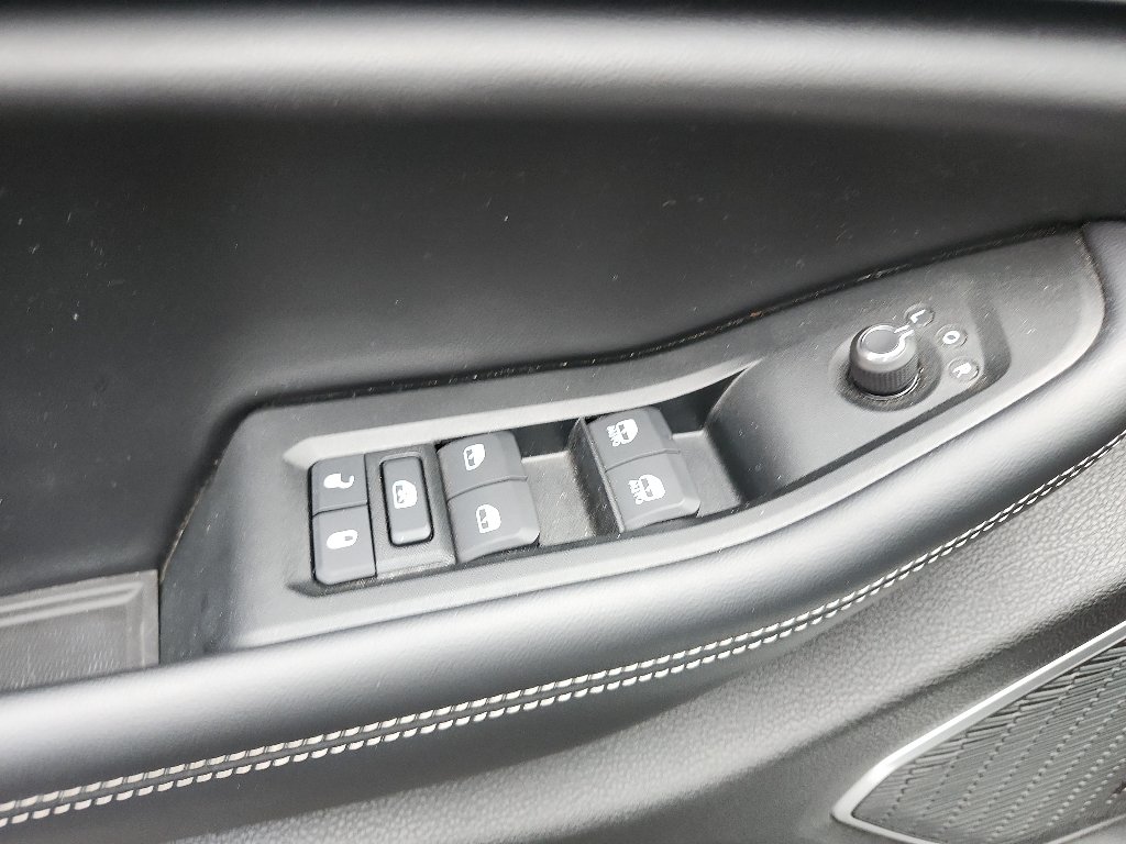 Used 2025 Silver Zynith Jeep Limited image 19