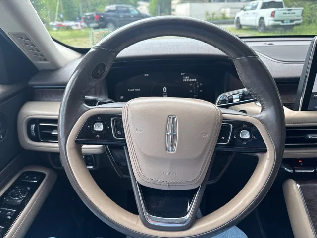 Used 2021 White Lincoln Reserve image 18