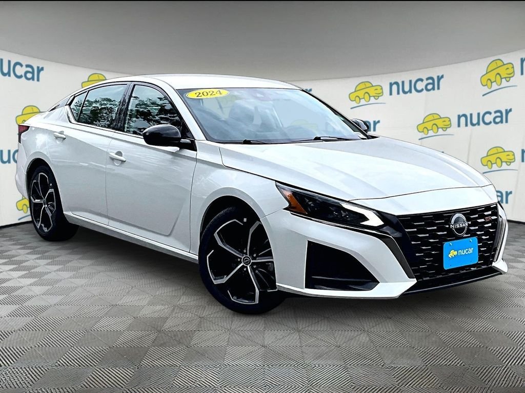 Used 2024 White Nissan 2.5 SR image 1