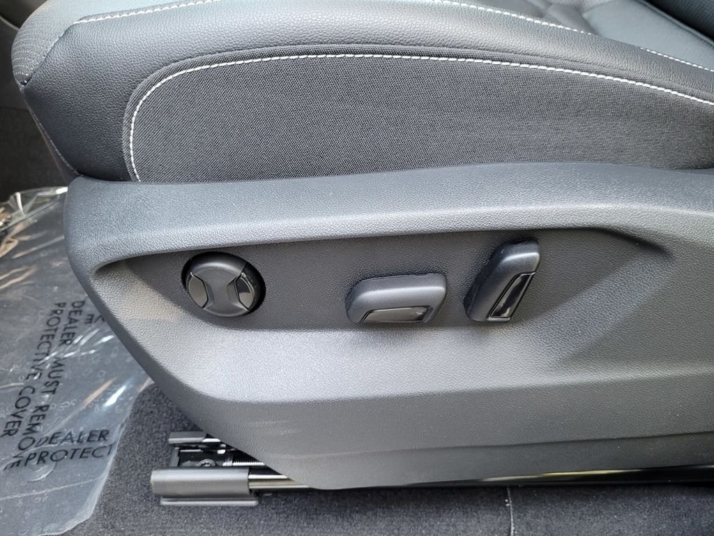 2025 Volkswagen Atlas SE w/Tech - Photo 12
