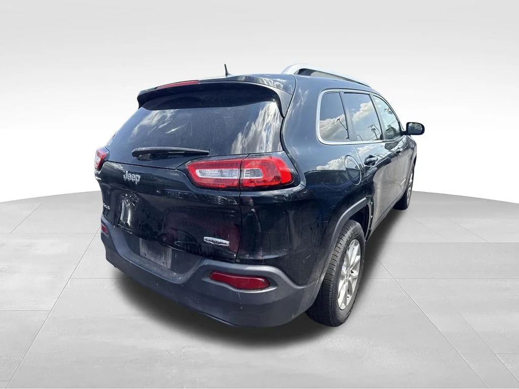 Used 2017 Black Jeep Latitude image 2